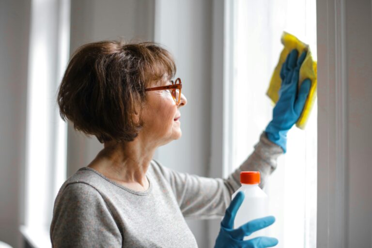 cleaning pexels-olly-3768910